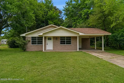 2486 Bay Vista Dr, Biloxi, MS 39531