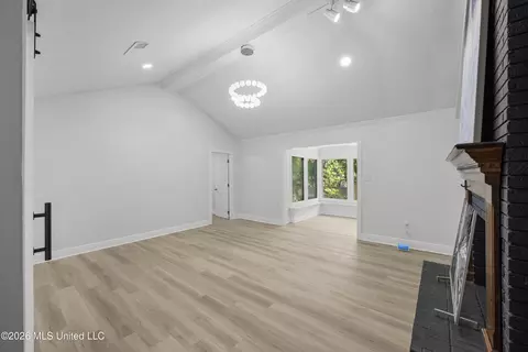 Living - 143 Rolling Meadows Dr, Jackson, MS 39211 photo 10 of 11