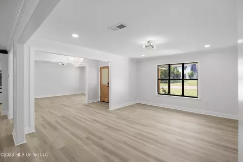 Living - 143 Rolling Meadows Dr, Jackson, MS 39211 photo 5 of 11