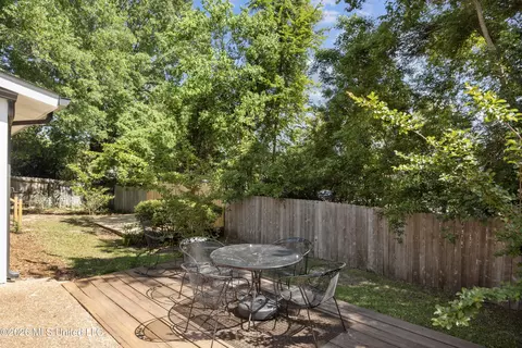 Exterior - 143 Rolling Meadows Dr, Jackson, MS 39211 photo 5 of 8