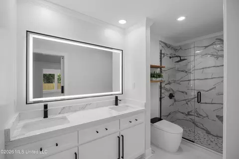 Bath - 143 Rolling Meadows Dr, Jackson, MS 39211 photo 2 of 5