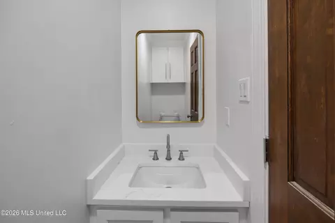 Bath - 143 Rolling Meadows Dr, Jackson, MS 39211 photo 1 of 5
