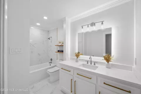 Bath - 143 Rolling Meadows Dr, Jackson, MS 39211 photo 3 of 5