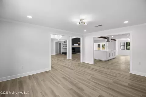 Living - 143 Rolling Meadows Dr, Jackson, MS 39211 photo 8 of 11