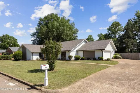 143 Rolling Meadows Dr, Jackson, MS 39211
