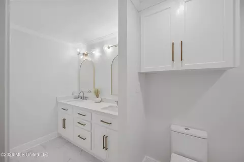 Bath - 143 Rolling Meadows Dr, Jackson, MS 39211 photo 4 of 5