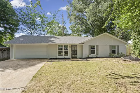5779 Natchez Dr, Horn Lake, MS 38637