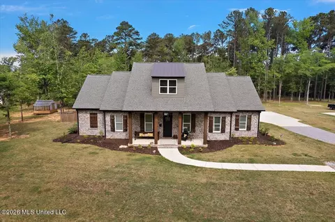 118 Cedar Ridge Dr, Canton, MS 39046