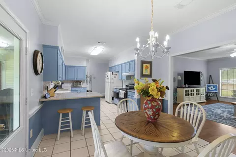 Dining - 1113 Orchardview Cv, Brandon, MS 39042 photo 4 of 4
