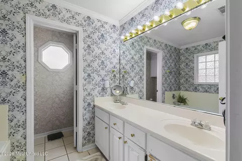 Bath - 1113 Orchardview Cv, Brandon, MS 39042 photo 1 of 4