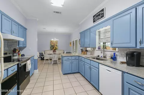 Kitchen - 1113 Orchardview Cv, Brandon, MS 39042 photo 4 of 4