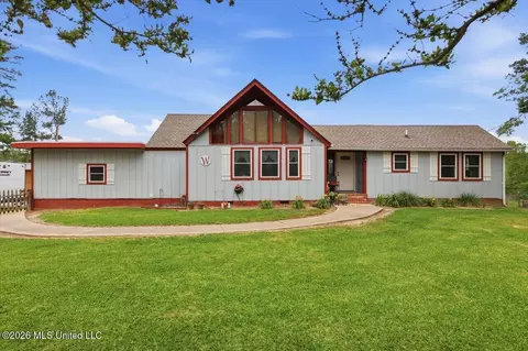 208 Holiday Rd, Brandon, MS 39042