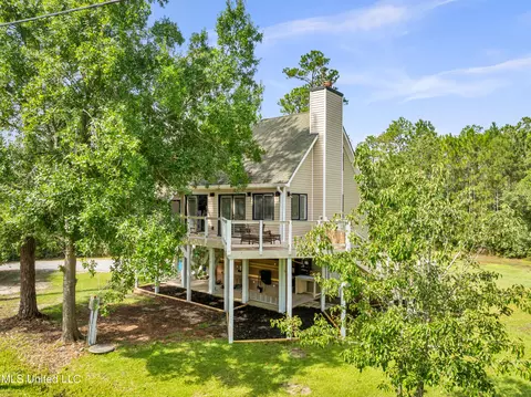 10067 Bancroft St, Bay Saint Louis, MS 39520
