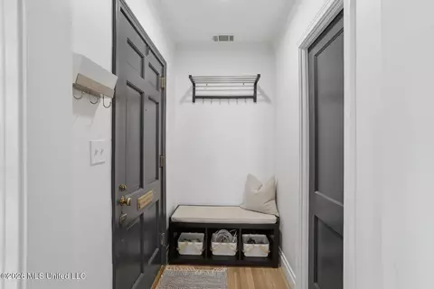 Entry Way - 3555 Cowan Pl, Jackson, MS 39216 photo 2 of 2