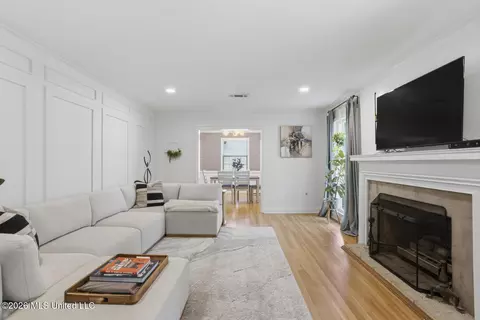 Living - 3555 Cowan Pl, Jackson, MS 39216 photo 1 of 3
