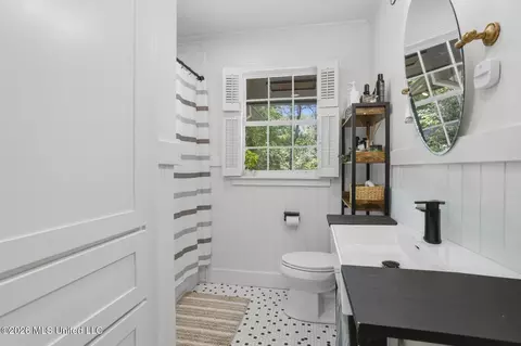 Bath - 3555 Cowan Pl, Jackson, MS 39216 photo 1 of 1