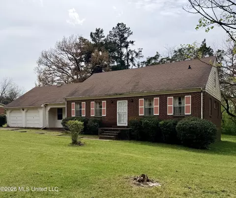 136 Weaver Dr, Holly Springs, MS 38635