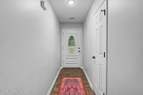 Entry Way - 2601 Birch Island Dr, Nesbit, MS 38651 photo 1 of 3