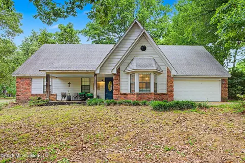 2601 Birch Island Dr, Nesbit, MS 38651
