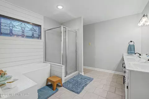 Bath - 2601 Birch Island Dr, Nesbit, MS 38651 photo 1 of 3