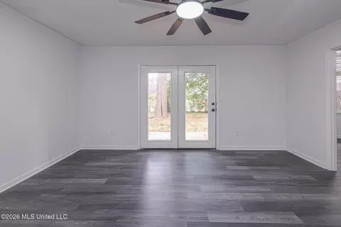 Living - 1117 Plantation Blvd, Jackson, MS 39211 photo 4 of 6