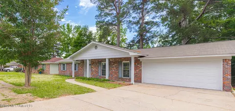 Exterior - 1117 Plantation Blvd, Jackson, MS 39211 photo 2 of 4