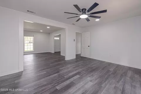 Living - 1117 Plantation Blvd, Jackson, MS 39211 photo 6 of 6