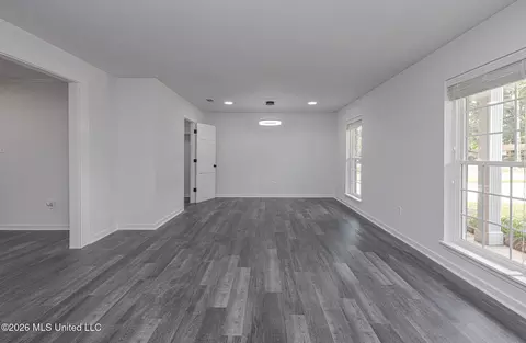 Living - 1117 Plantation Blvd, Jackson, MS 39211 photo 5 of 6
