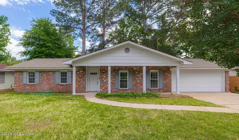 Exterior - 1117 Plantation Blvd, Jackson, MS 39211 photo 3 of 4