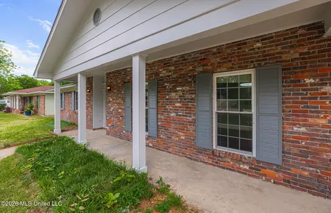 Exterior - 1117 Plantation Blvd, Jackson, MS 39211 photo 4 of 4