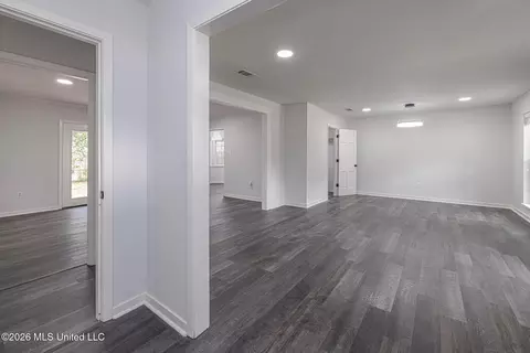 Living - 1117 Plantation Blvd, Jackson, MS 39211 photo 1 of 6