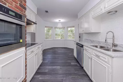 Kitchen - 1117 Plantation Blvd, Jackson, MS 39211 photo 1 of 3