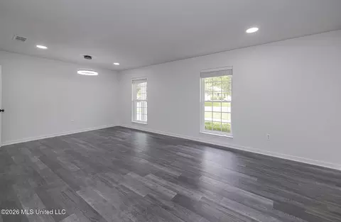 Living - 1117 Plantation Blvd, Jackson, MS 39211 photo 3 of 6