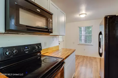 Kitchen - 5 Michael Ct, Long Beach, MS 39560 photo 1 of 2
