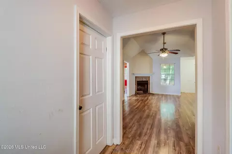 Entry Way - 5 Michael Ct, Long Beach, MS 39560 photo 1 of 1