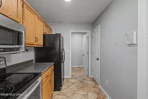 Entry Way - 6795 Goodman Rd, Walls, MS 38680 photo 3 of 5