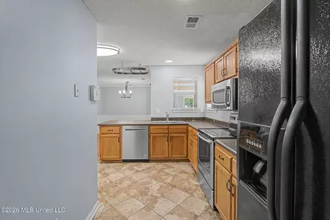 Kitchen - 6795 Goodman Rd, Walls, MS 38680 photo 3 of 3