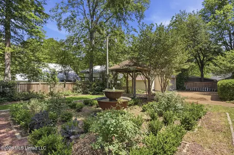 Exterior - 622 Broadway Ave, Jackson, MS 39216 photo 5 of 6