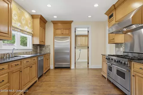 Kitchen - 622 Broadway Ave, Jackson, MS 39216 photo 1 of 5