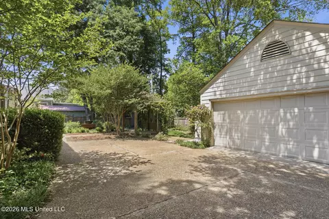 Exterior - 622 Broadway Ave, Jackson, MS 39216 photo 3 of 6