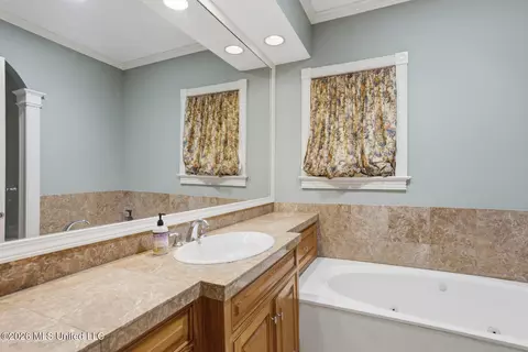 Bath - 622 Broadway Ave, Jackson, MS 39216 photo 6 of 6