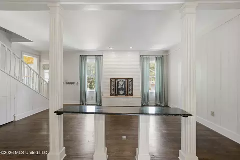 Living - 622 Broadway Ave, Jackson, MS 39216 photo 6 of 7