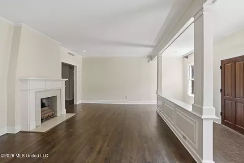 Living - 622 Broadway Ave, Jackson, MS 39216 photo 2 of 7