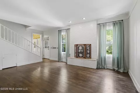 Living - 622 Broadway Ave, Jackson, MS 39216 photo 7 of 7