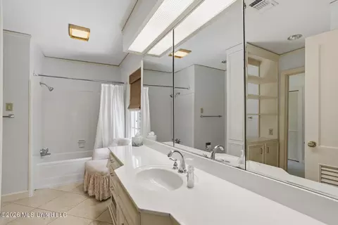 Bath - 622 Broadway Ave, Jackson, MS 39216 photo 1 of 6