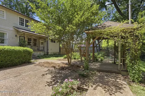 Exterior - 622 Broadway Ave, Jackson, MS 39216 photo 2 of 6