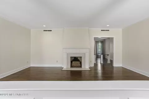 Living - 622 Broadway Ave, Jackson, MS 39216 photo 1 of 7