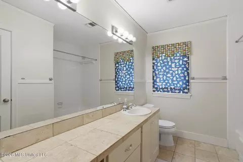 Bath - 622 Broadway Ave, Jackson, MS 39216 photo 3 of 6