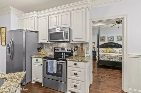 Kitchen - 244 Stonebridge Blvd, Brandon, MS 39042 photo 4 of 4