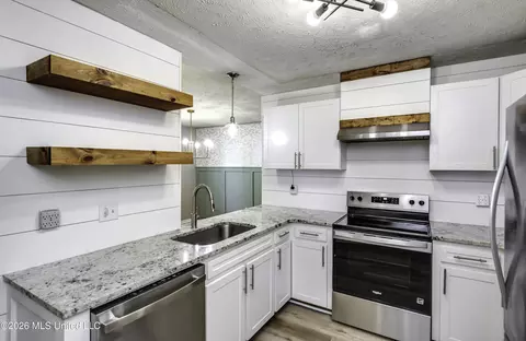 Kitchen - 201 Oak Bnd, Madison, MS 39110 photo 1 of 5